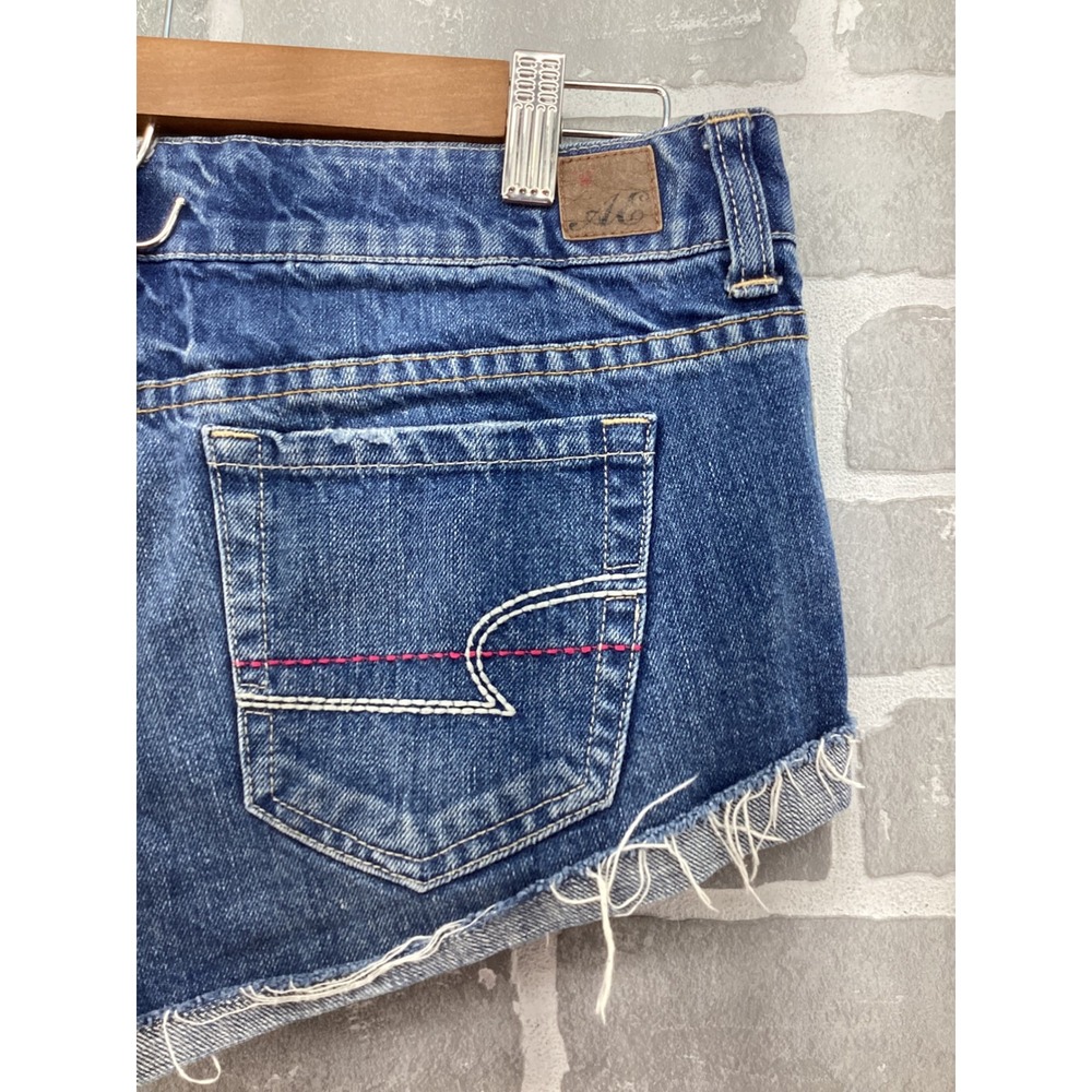 American Eagle Women 6 Denim Shorts Medium Wash Low Rise Raw Hem Frayed Cotton - Picture 8 of 8